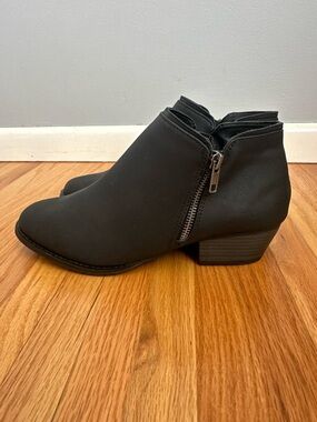 JBU Black Low Heel Ankle Booties with Side Zip Detail
